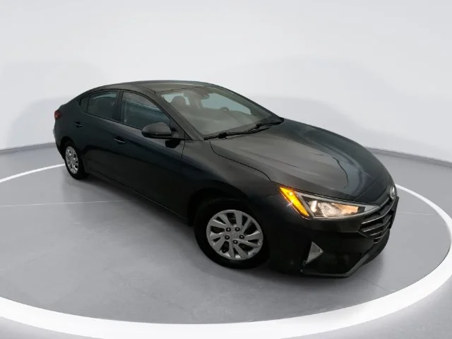 Used 2020 Gray Hyundai SE image 1