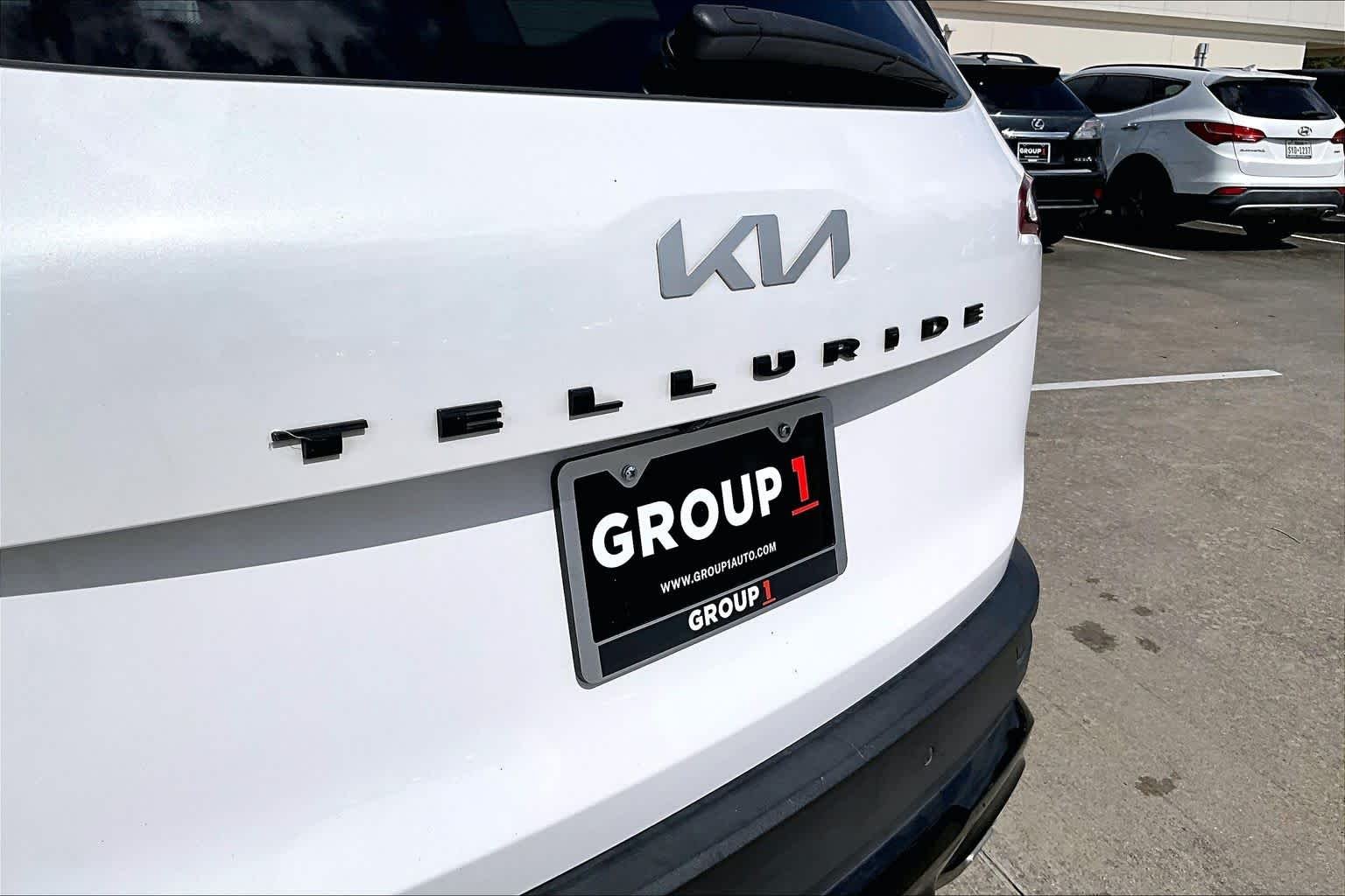 Used 2022 Glacial White Pearl Kia EX image 29