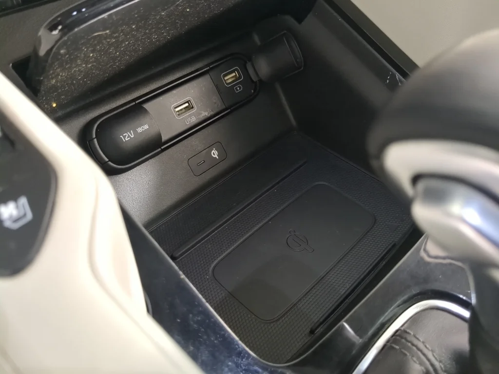 Used 2020 White Kia SX image 28