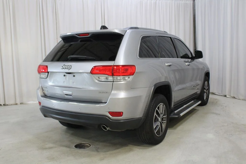 Used 2018 Silver Jeep Limited image 26