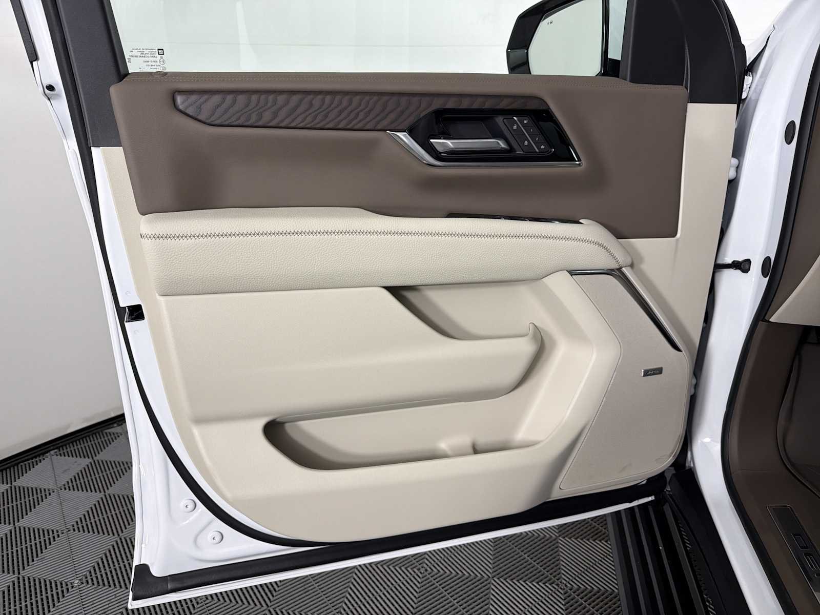 2026 GMC Yukon XL Denali - Photo 9