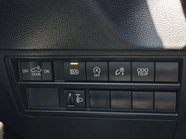Used 2025 Ice Cap Toyota SR5 image 29
