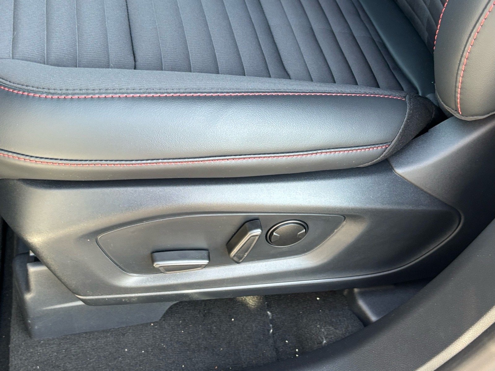 New 2026 Space White Metallic Ford ST-Line image 10