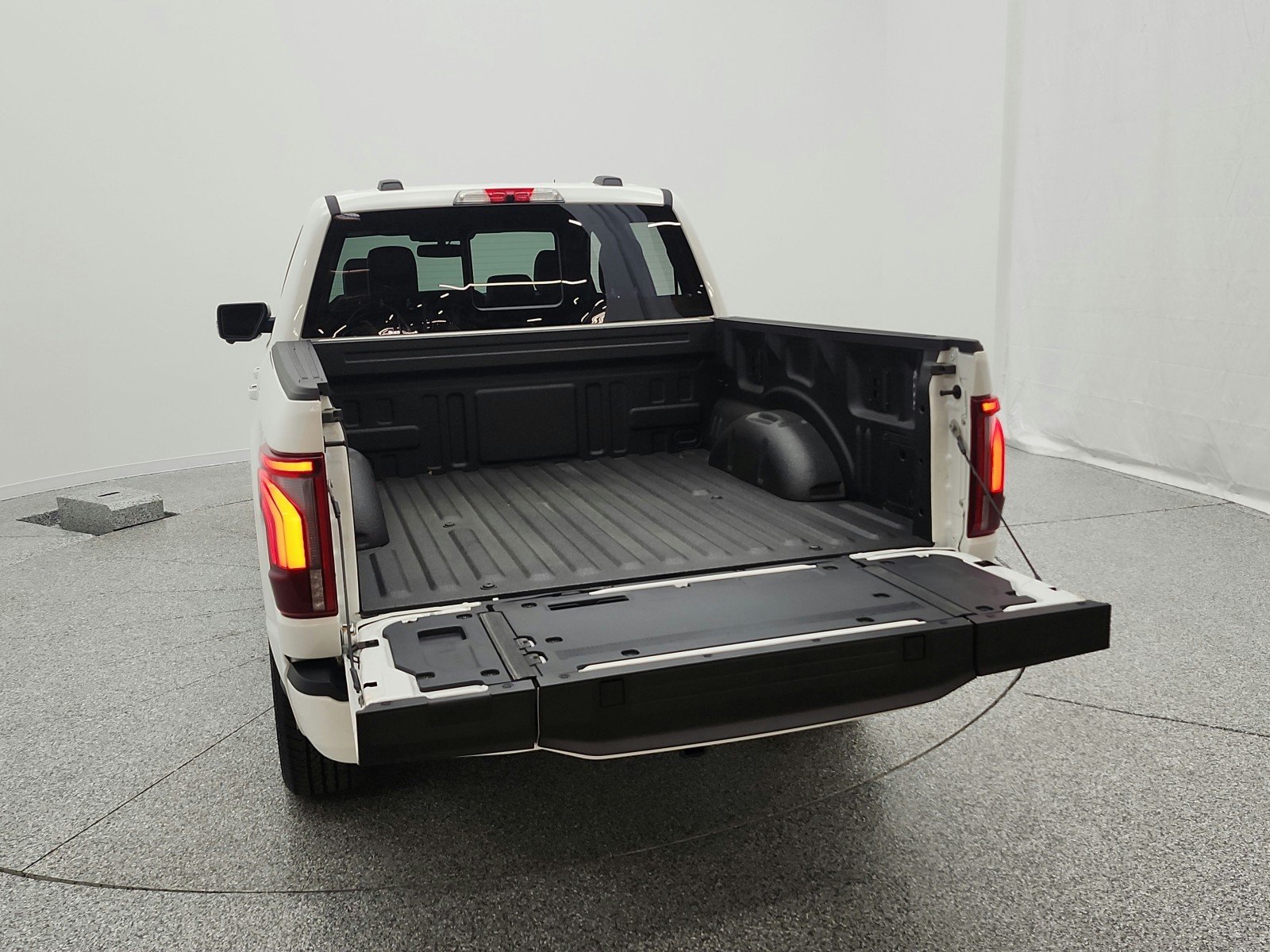 2025 Ford F-150 Platinum - Photo 25