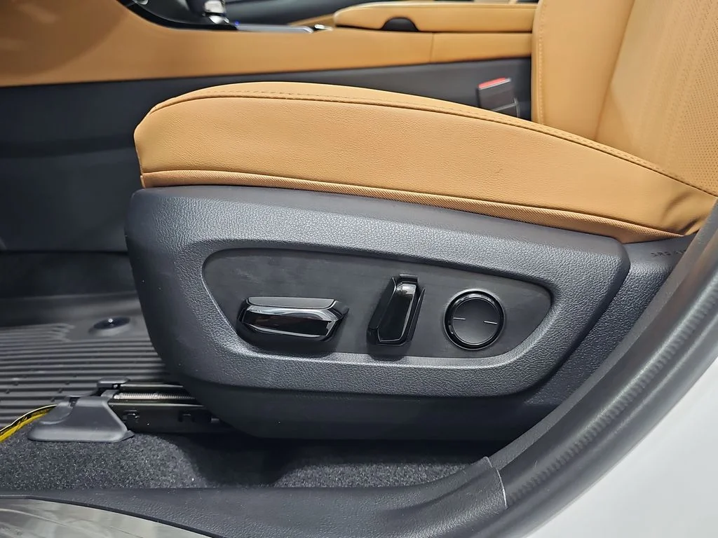 New 2026 Ultra White Lexus PREMIUM image 28
