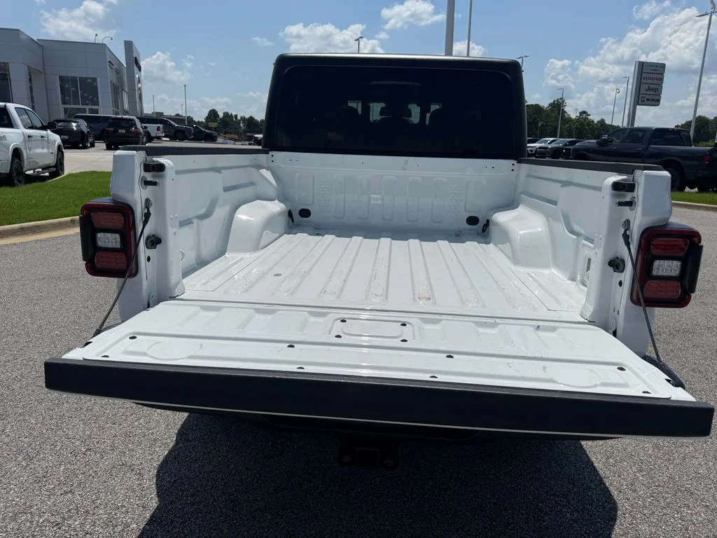 Used 2024 White Jeep Willys image 18