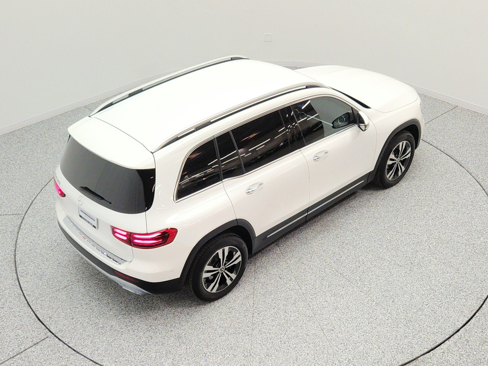 Used 2025 Polar White Mercedes-Benz GLB 250 SUV image 26