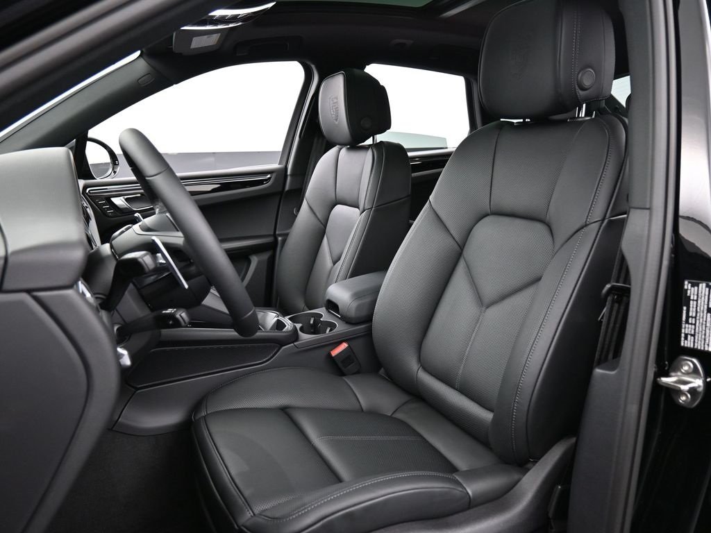 2026 Porsche Macan T photo 4