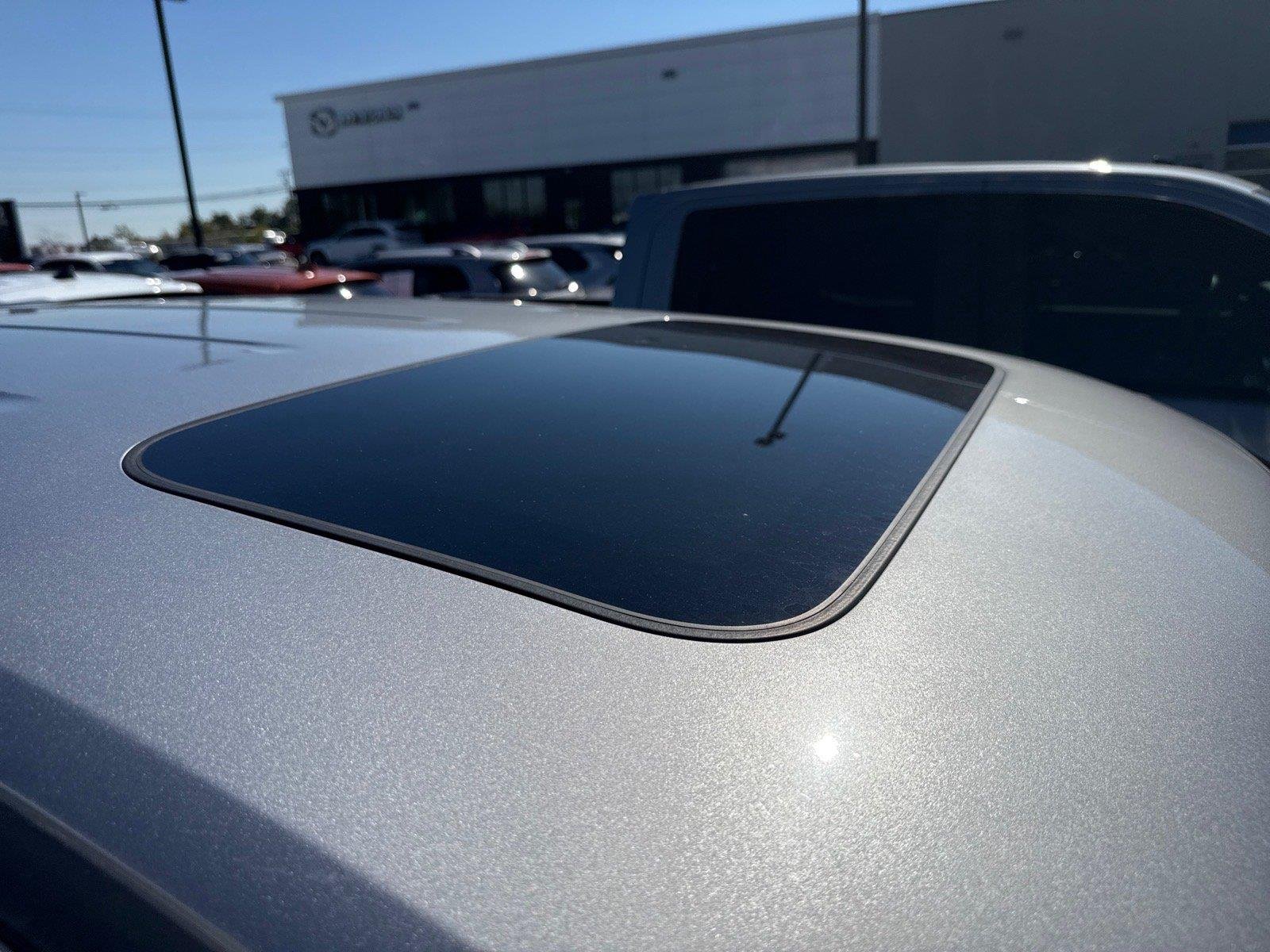 Used 2022 Lunar Silver Metallic Honda EX-L image 22