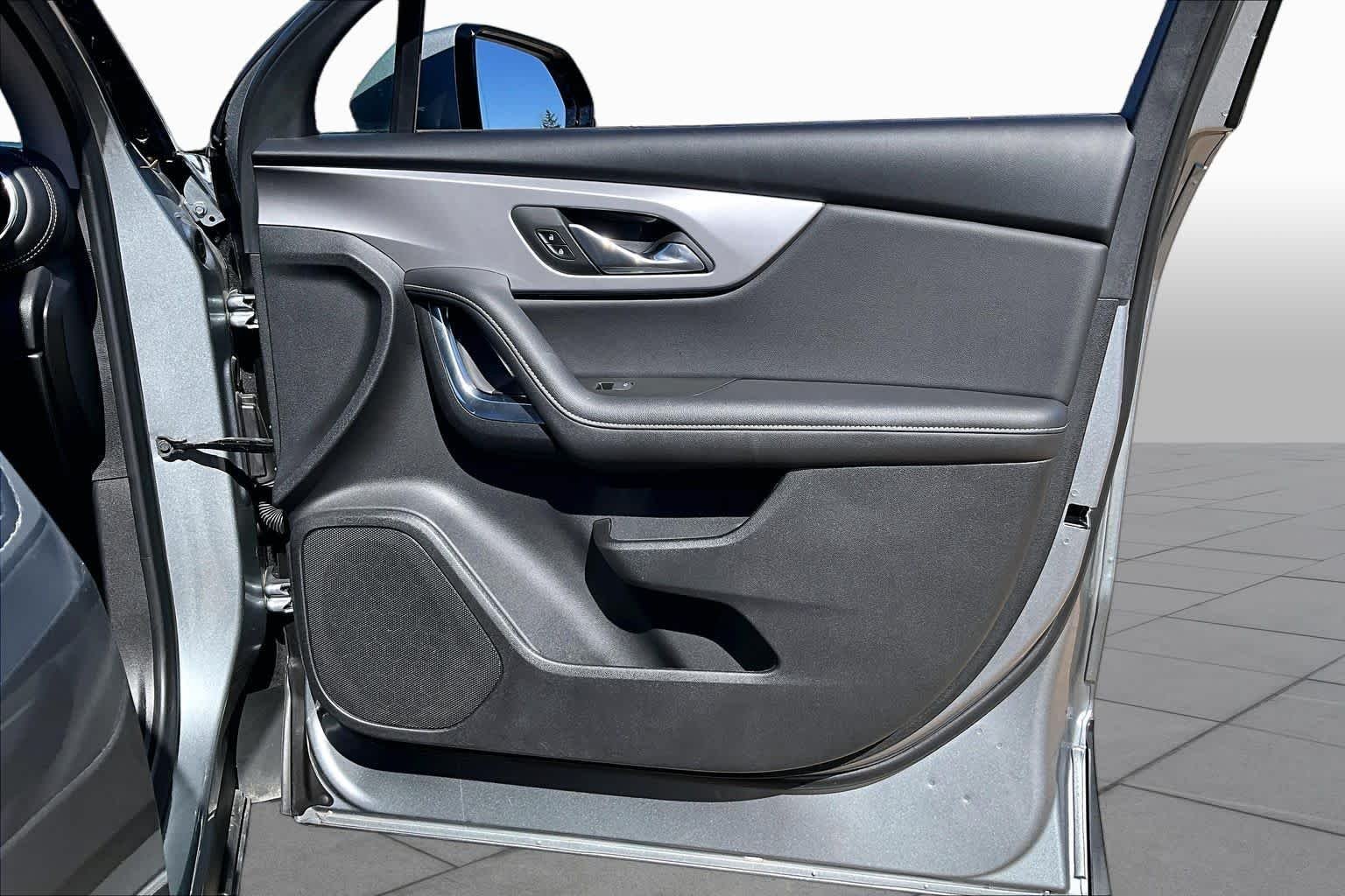 Used 2025 Sterling Gray Metallic Chevrolet LT image 25