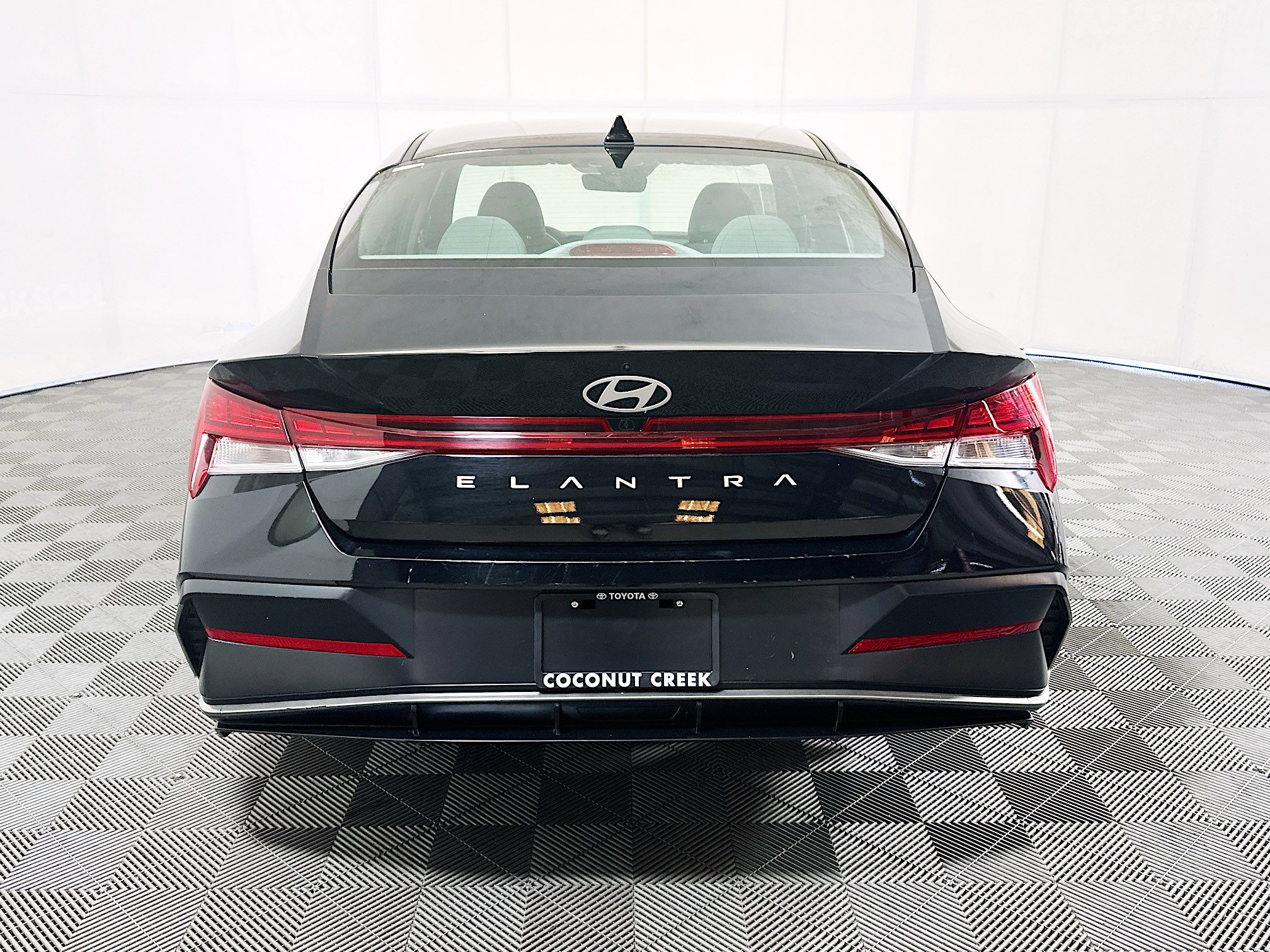 Used 2025 Abyss Black Hyundai SEL Convenience image 4