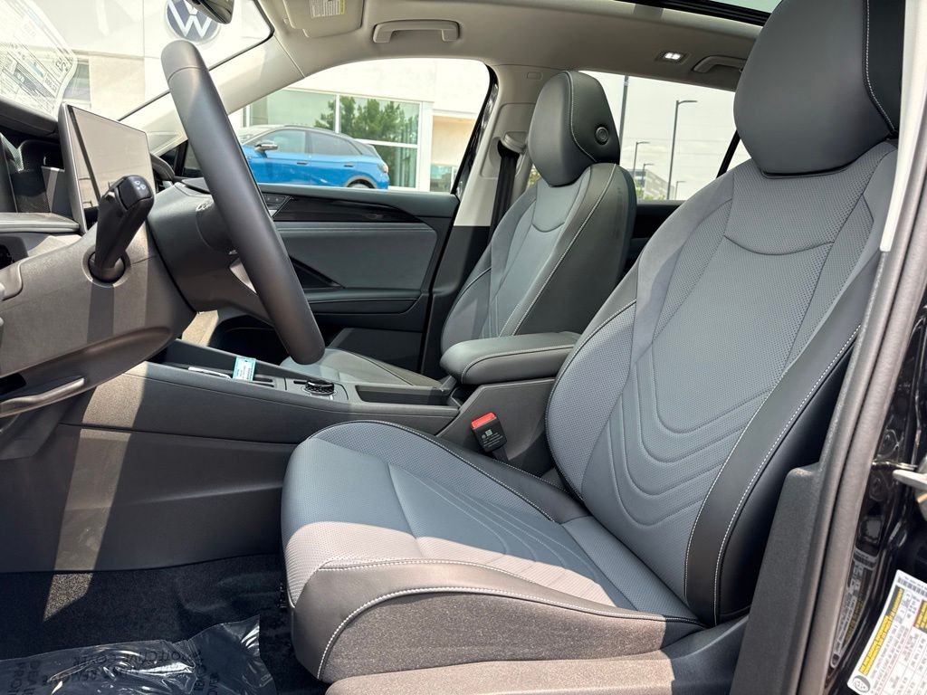 New 2026 Deep Black Pearl Volkswagen 2.0T SE image 9