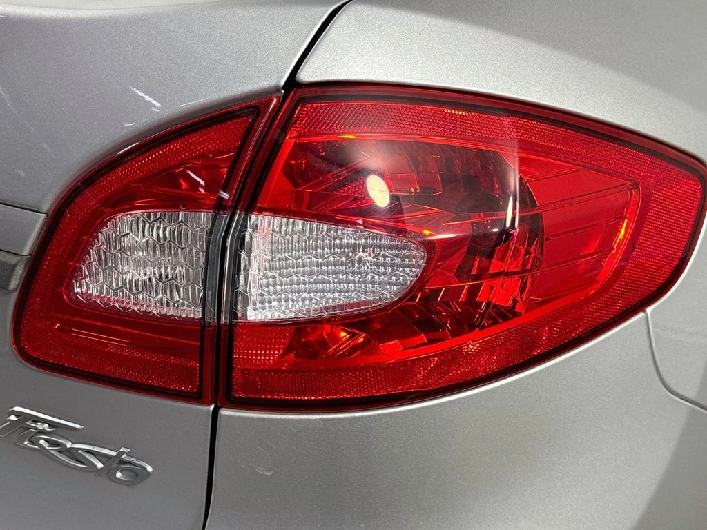 Used 2013 Silver Ford SE image 29