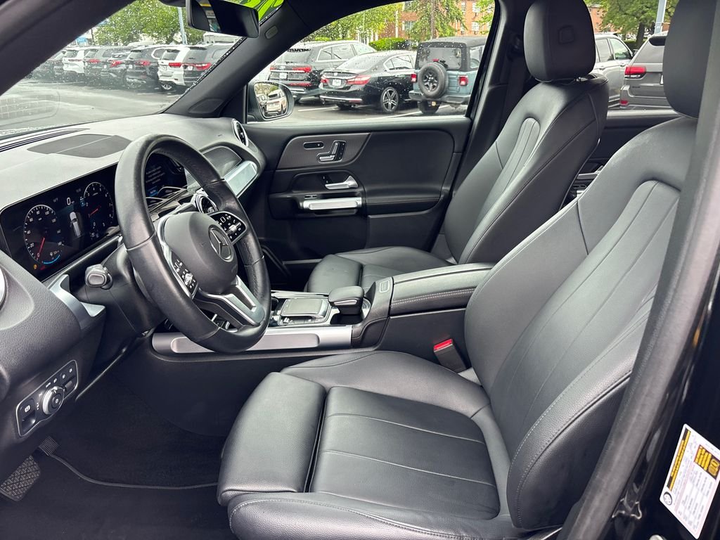 Used 2023 White Mercedes-Benz GLB 250 image 6