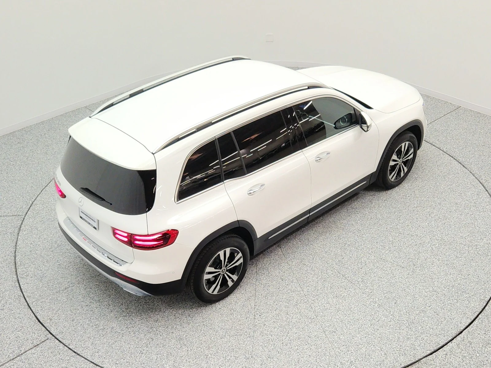 Used 2025 Polar White Mercedes-Benz GLB 250 SUV image 26