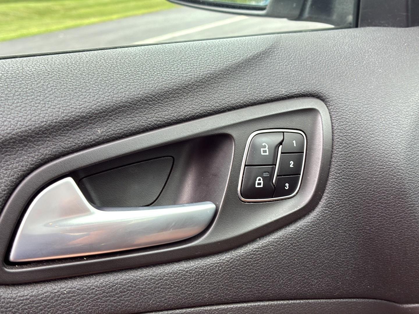 Used 2017 White Gold Ford Titanium image 7