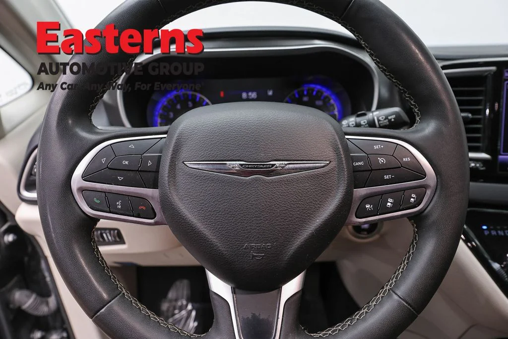 Used 2023 Black Chrysler Touring L image 10