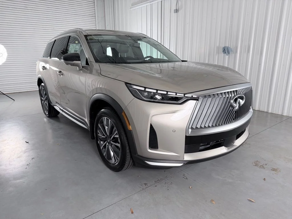 New 2026 WARM TITANIUM INFINITI Luxe FWD image 3