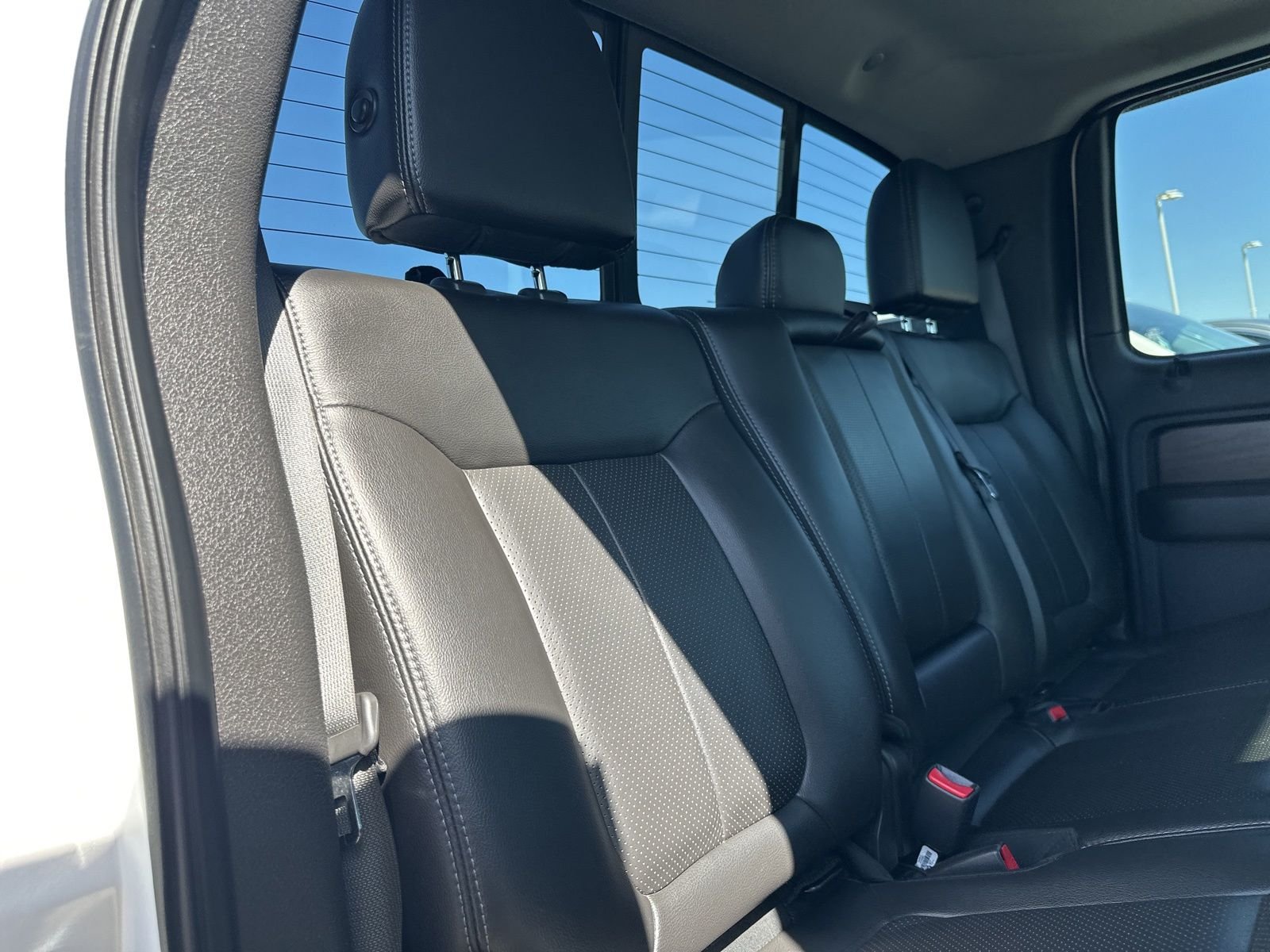 Used 2014 White Ford Lariat image 31