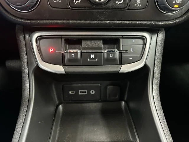 Used 2024 White GMC SLE image 28