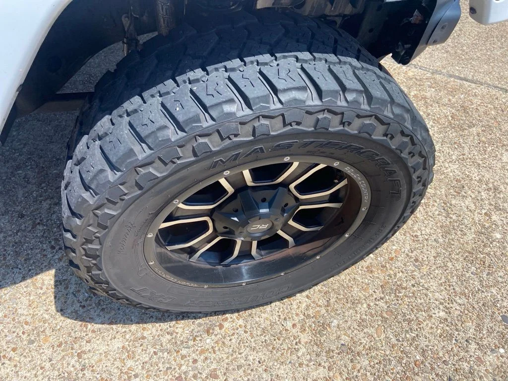 Used 2017 White Jeep Unlimited Rubicon image 31