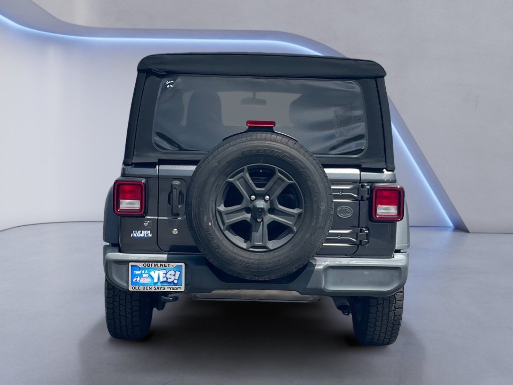 Used 2018 Granite Crystal Metallic Clearcoat Jeep Sport S image 17