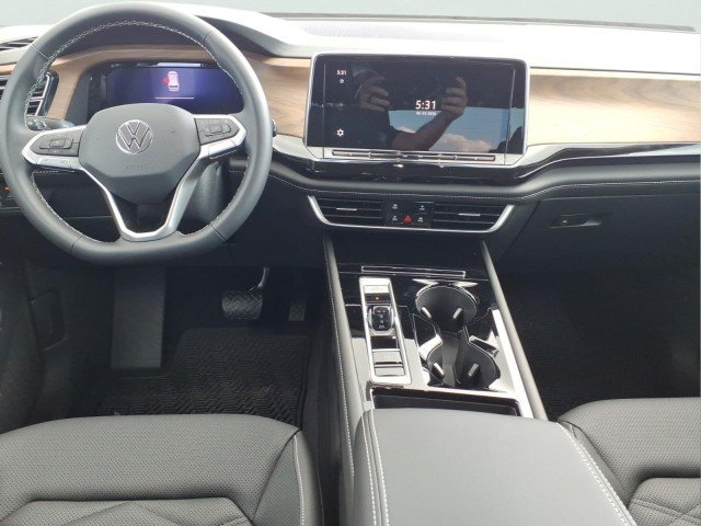 New 2026 Silver Mist Metallic Volkswagen SE w/Technology 4M image 16