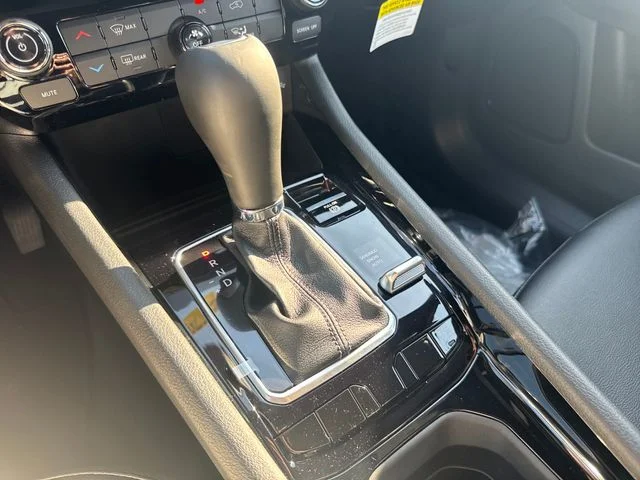 New 2026 White Jeep Latitude image 22