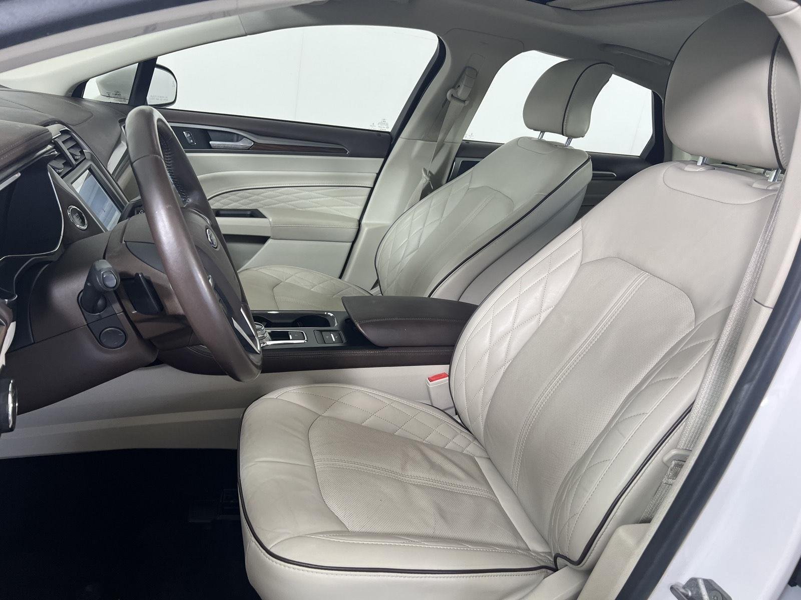 Used 2017 White Platinum Metallic Tri-Coat Ford Platinum image 11