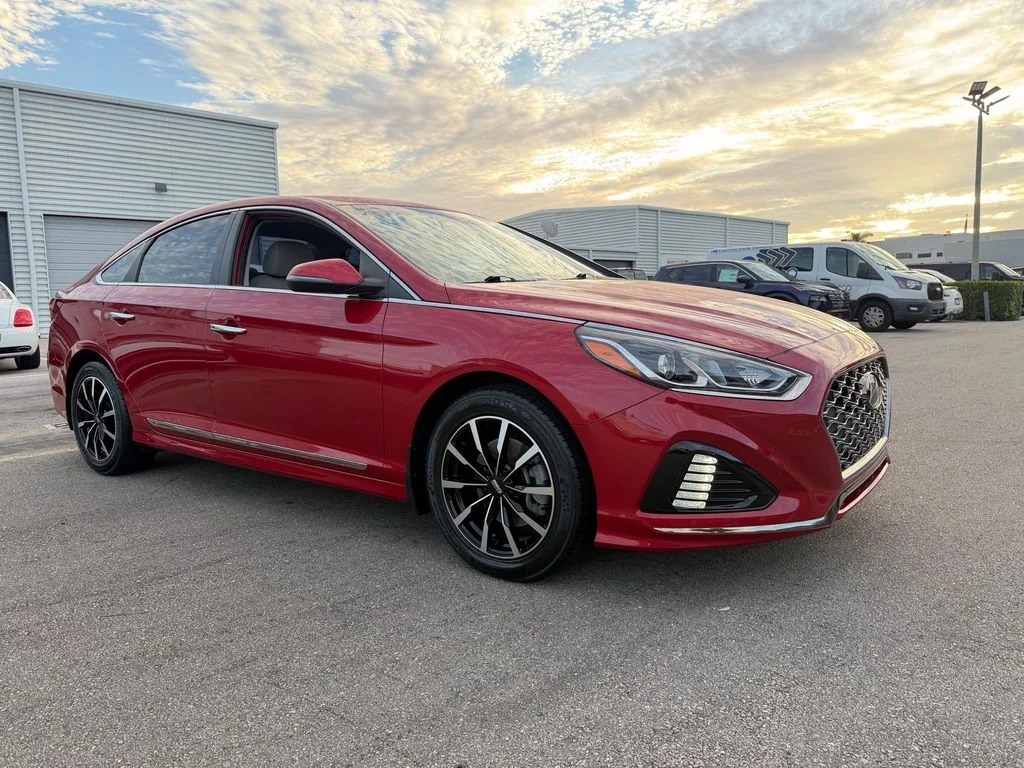 Used 2019 Red Hyundai SEL image 1