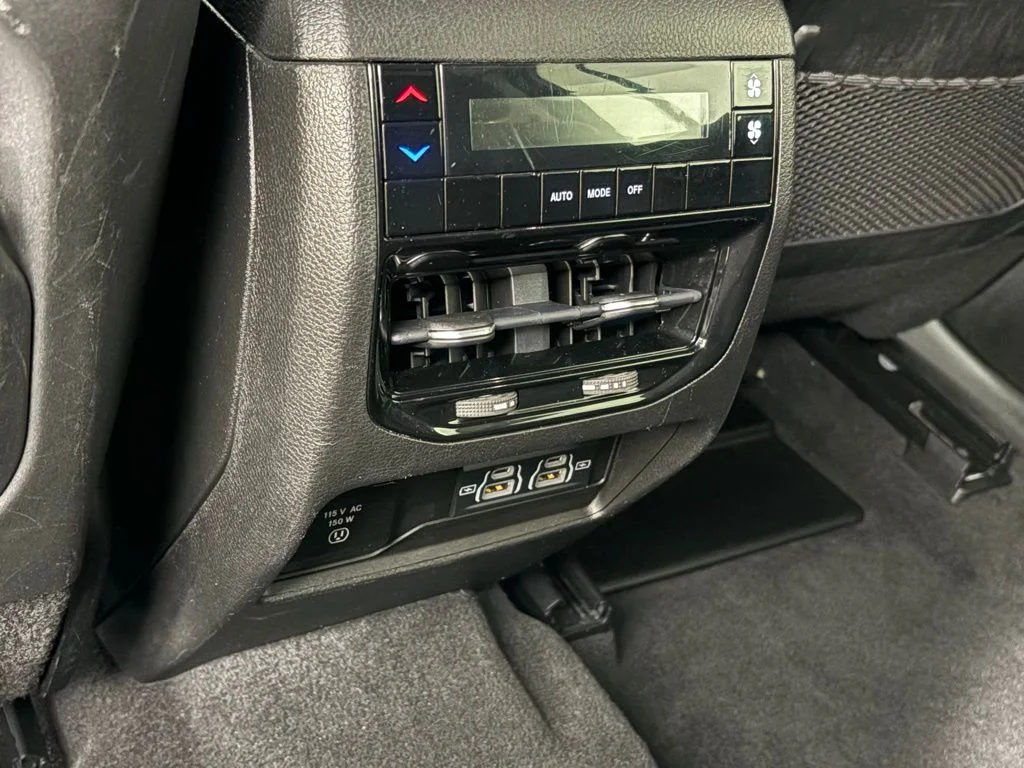 Used 2022 White Jeep Laredo image 34