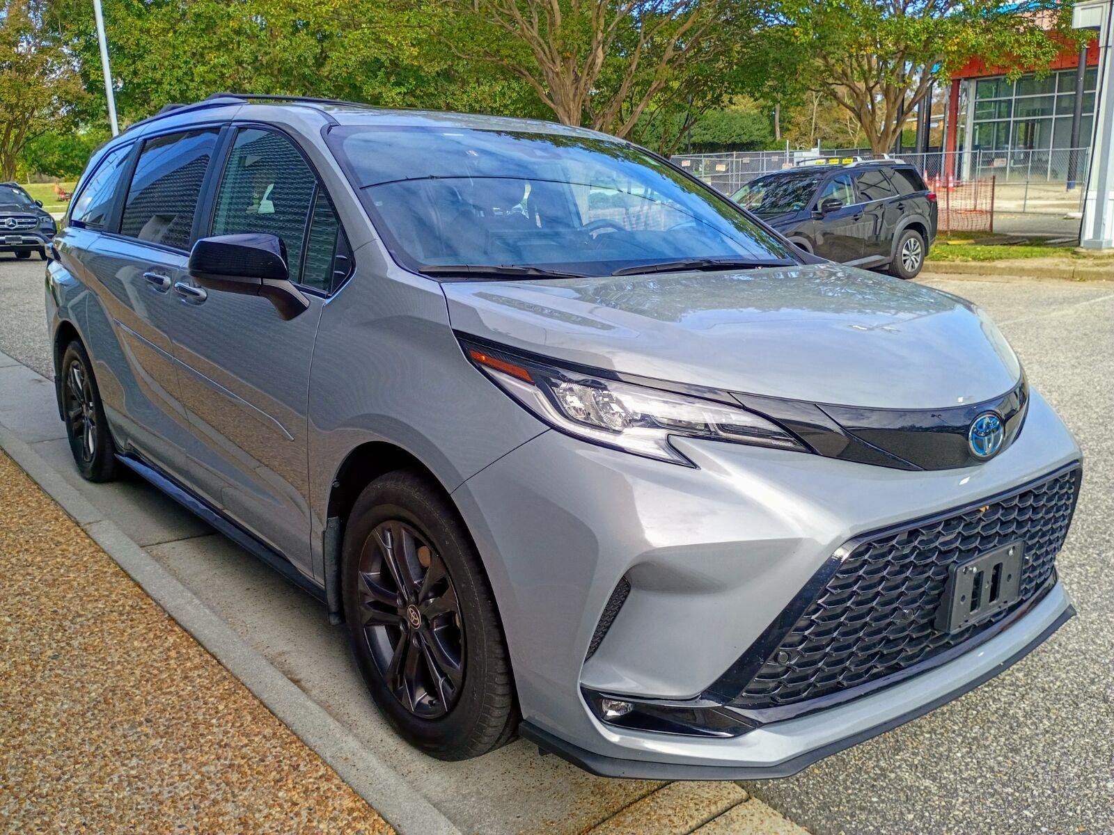 Used 2025 Cement Toyota XSE image 4