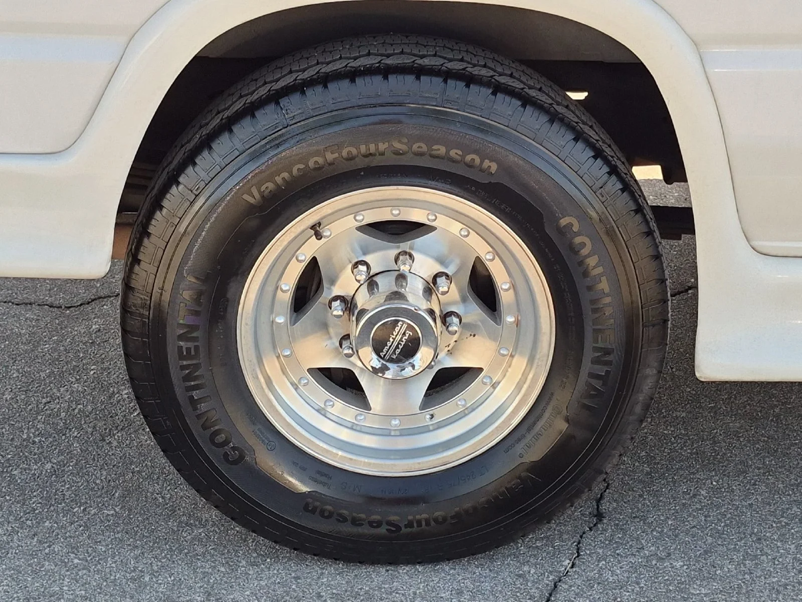 Used 2008 White Ford  image 9
