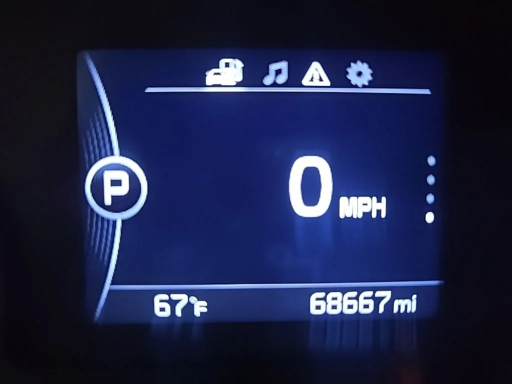 Used 2018 White Kia LX image 22