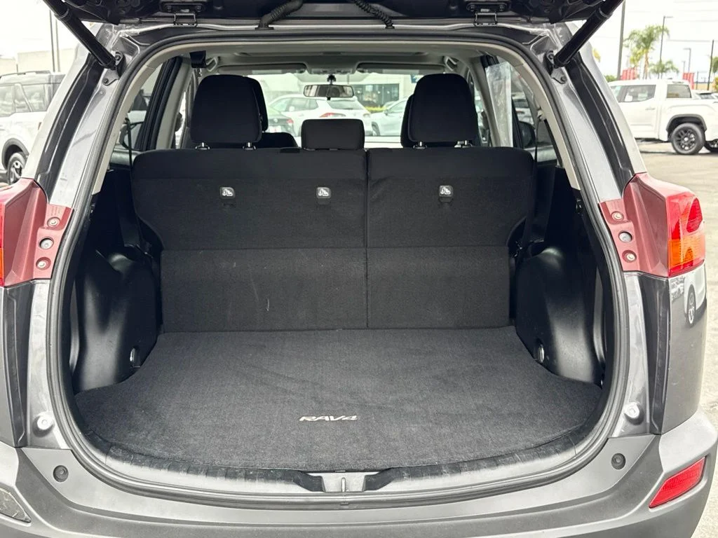 Used 2015 Gray Toyota XLE image 17