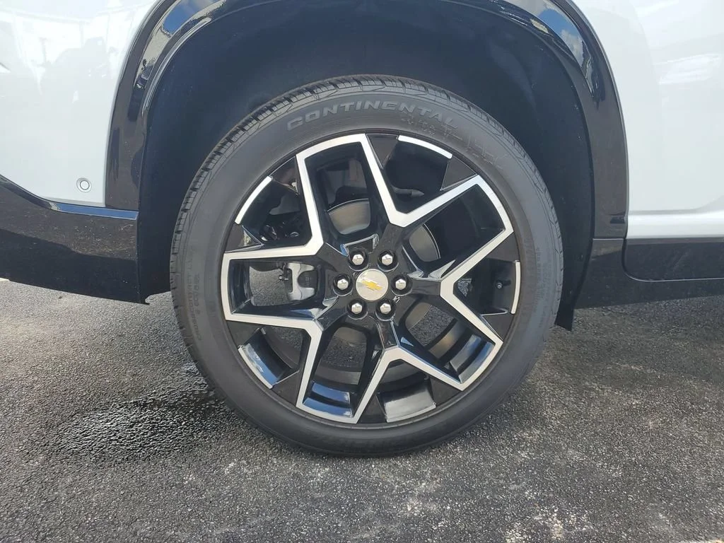 New 2026 Polar White Tricoat Chevrolet High Country image 39