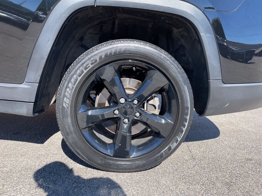 Used 2023 Black Jeep Altitude image 10