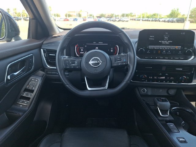 Used 2023 White Nissan Platinum image 13