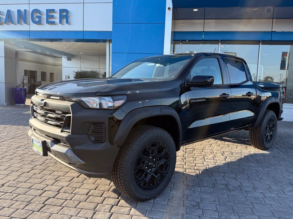 2026 Chevrolet Colorado Trail Boss view 4