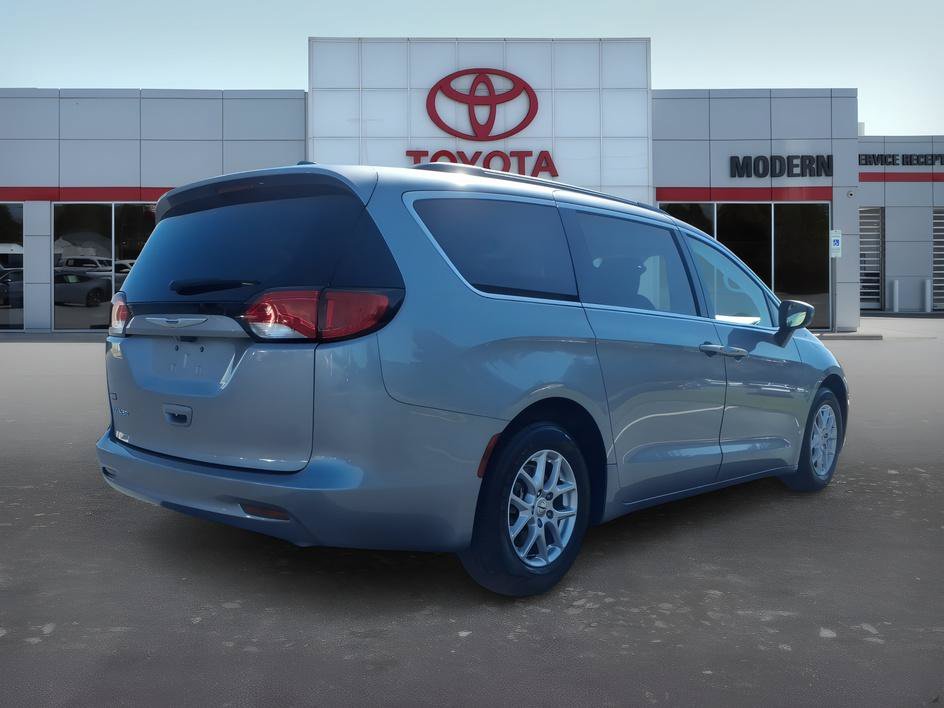 Used 2021 Billet Silver Metallic Clearcoat Chrysler LXI image 5