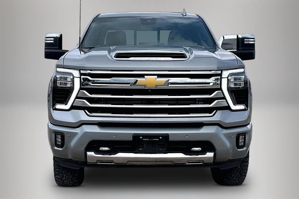 Used 2025 Gray Chevrolet High Country image 3