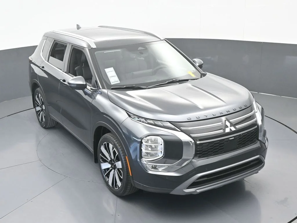 New 2026 Gray Mitsubishi SEL image 54