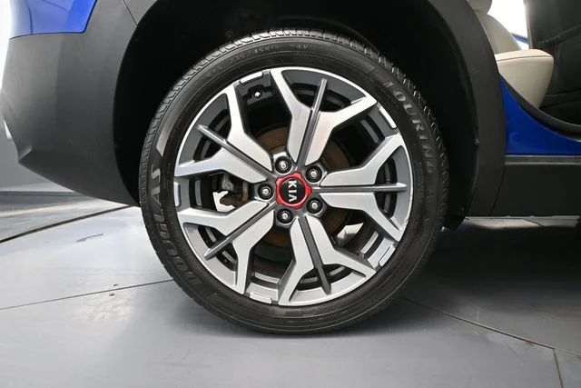 Used 2021 Blue Kia SX image 11