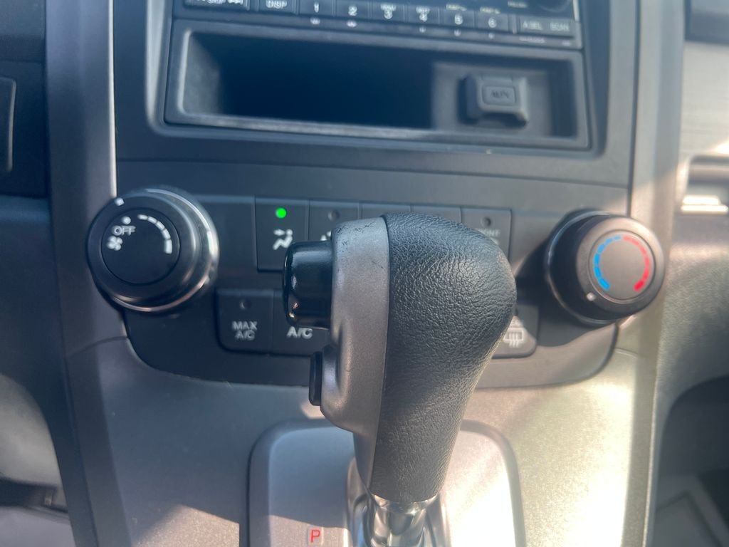 Used 2010 Urban Titanium Metallic Honda LX image 16