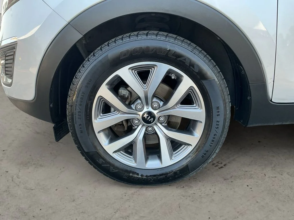 Used 2016 Silver Kia LX image 9