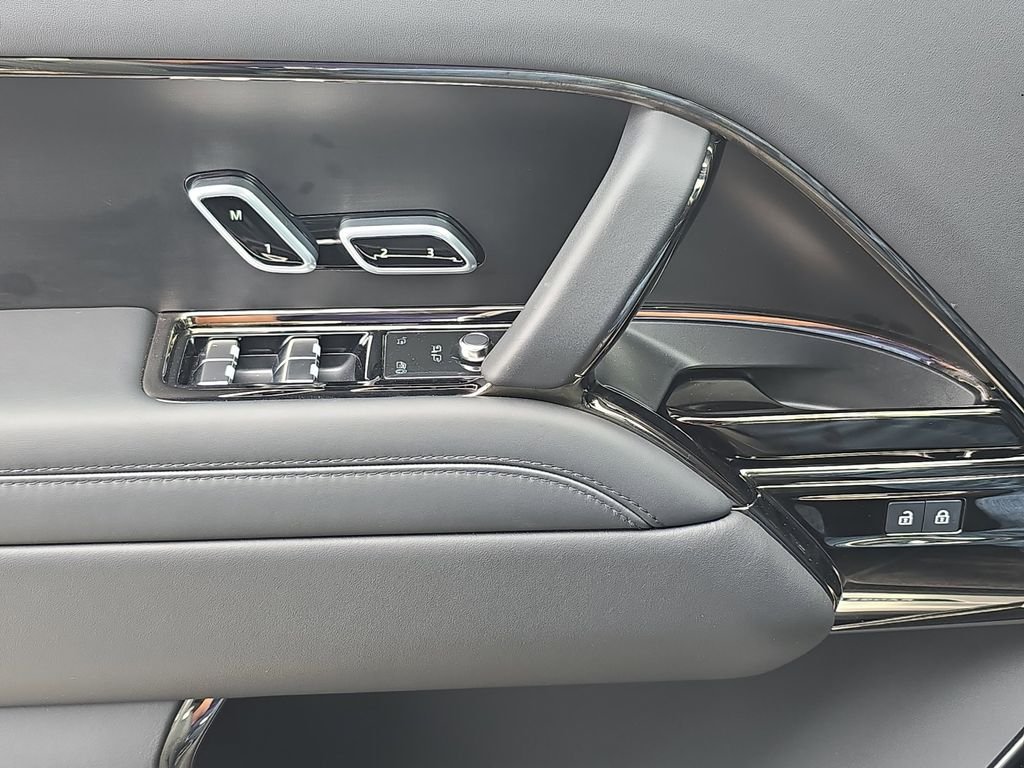 2025 Land Rover Range Rover SV - Photo 29