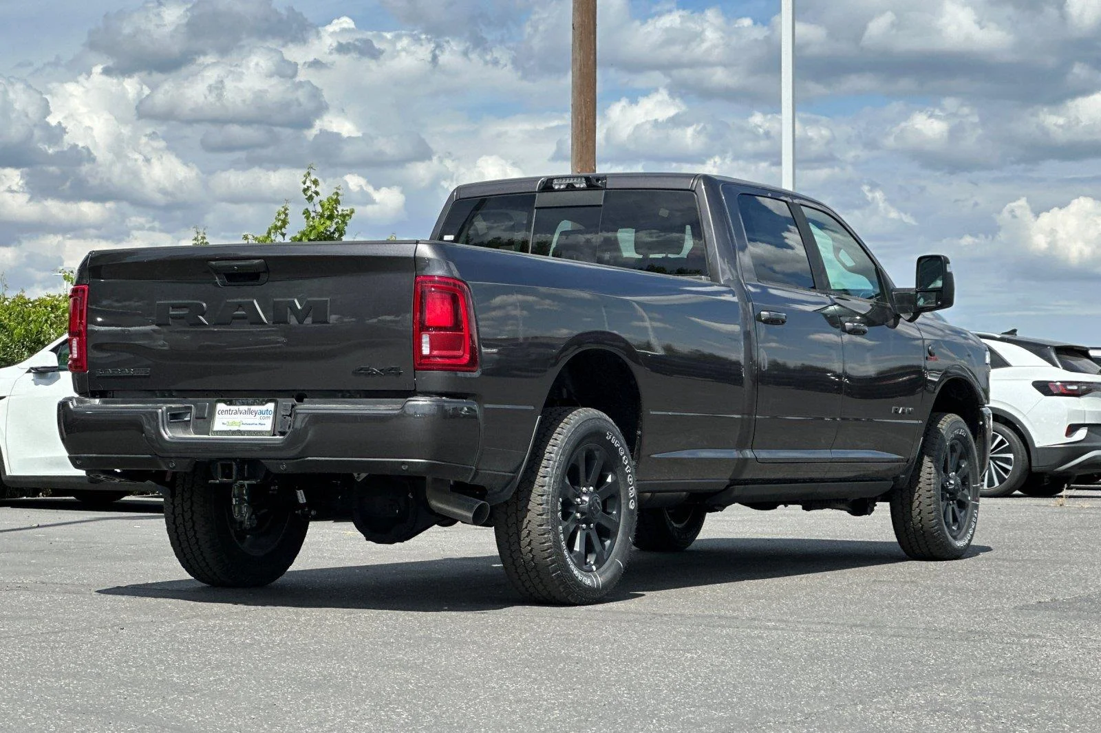 New 2026 Granite Crystal Metallic Clear-Coat Exterior Paint RAM Laramie image 3