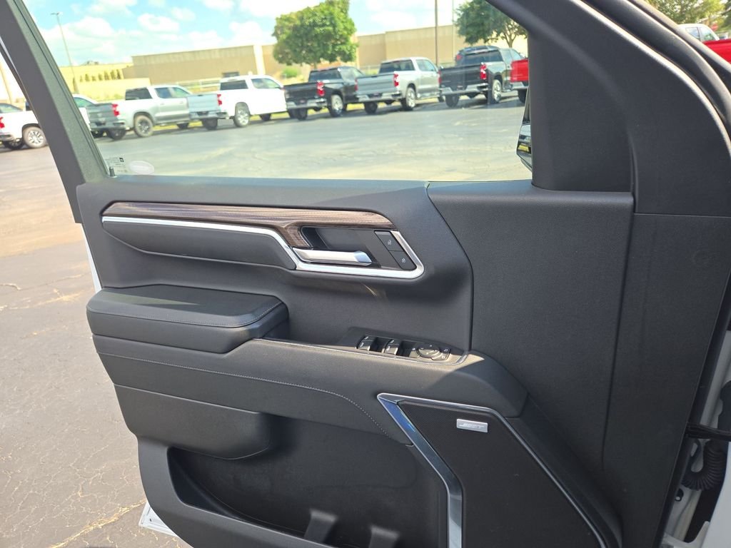 Used 2024 Summit White Chevrolet RST image 15