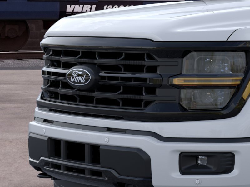 New 2026 Oxford White Ford XLT image 17