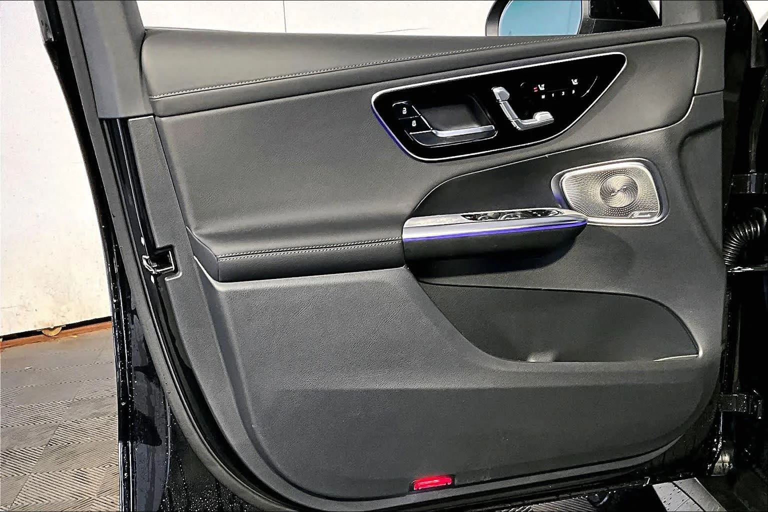 New 2026 Obsidian Black Metallic Mercedes-Benz GLC 300 image 11